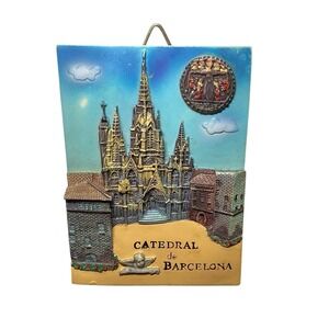 Vintage Resin Hanging Small 3D Catedral de Barcelona‎ Wall Decor 3"x4.25" EUC